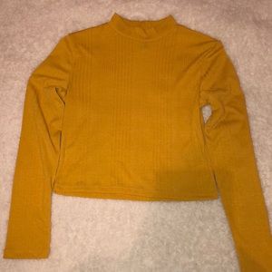 Women’s long sleeve crop top